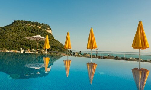 Внешний вид отеля Sky Pool Hotel Sole Garda в Гарде, фото 1
