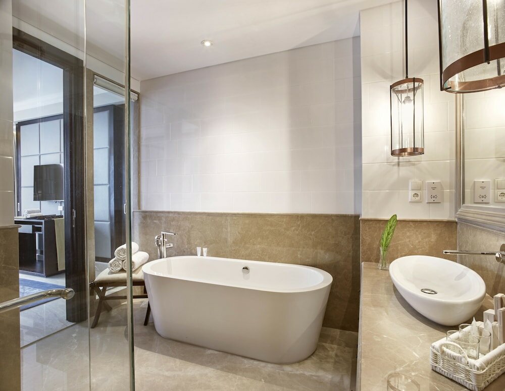 Фото Jambuluwuk Oceano Seminyak Hotel