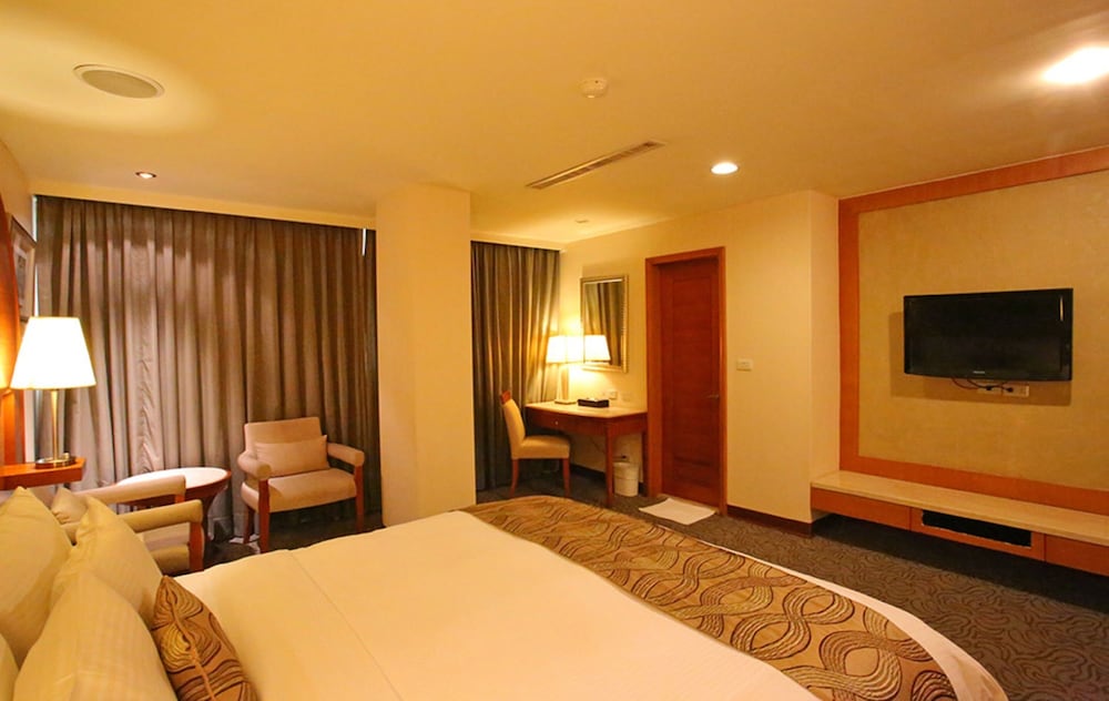 Фото Elegance Hotel Taipei