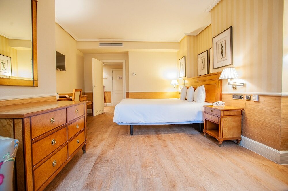 Фото Hotel Valladolid Recoletos