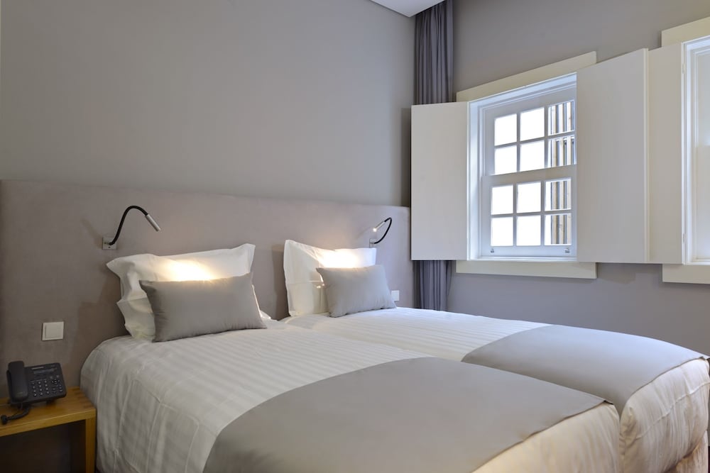 Фото Emaj Guimarães Boutique Hotel