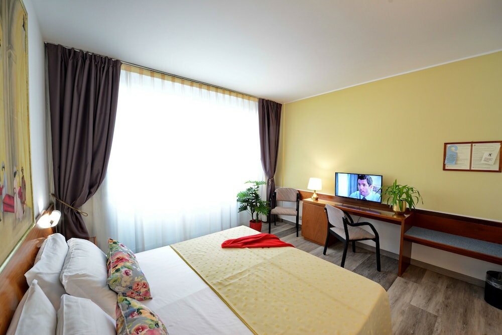 Фото Hotel Krystal