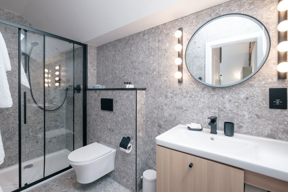 Фото The Pillar Hotel