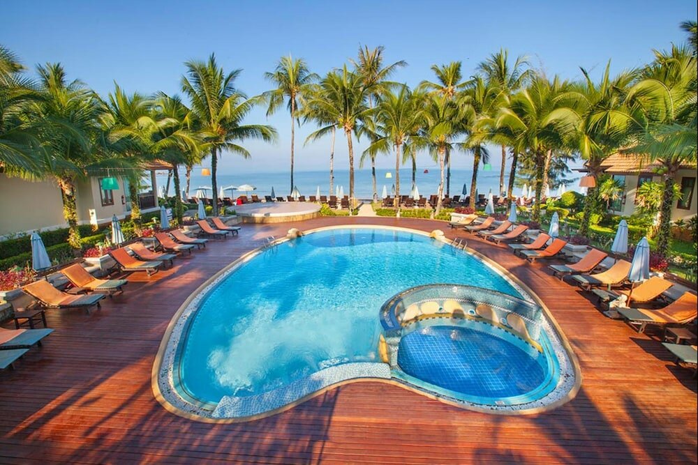 Фото Khao Lak Bayfront Resort