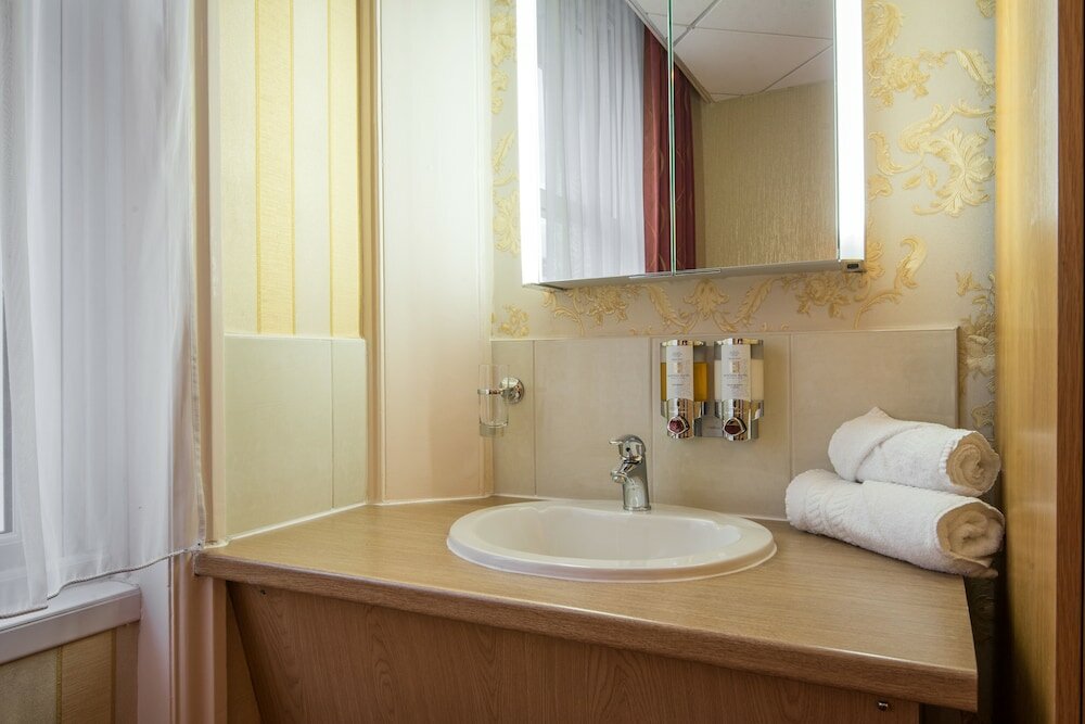 Фото Montana Hotel London