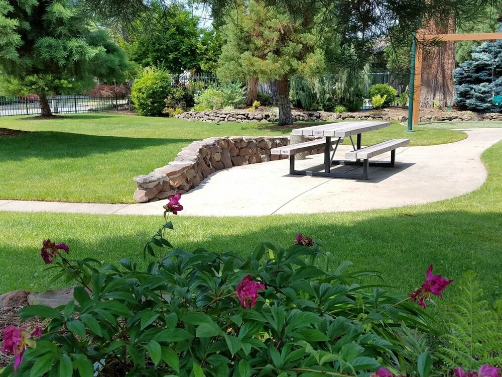 Фото Redwood Hyperion Suites