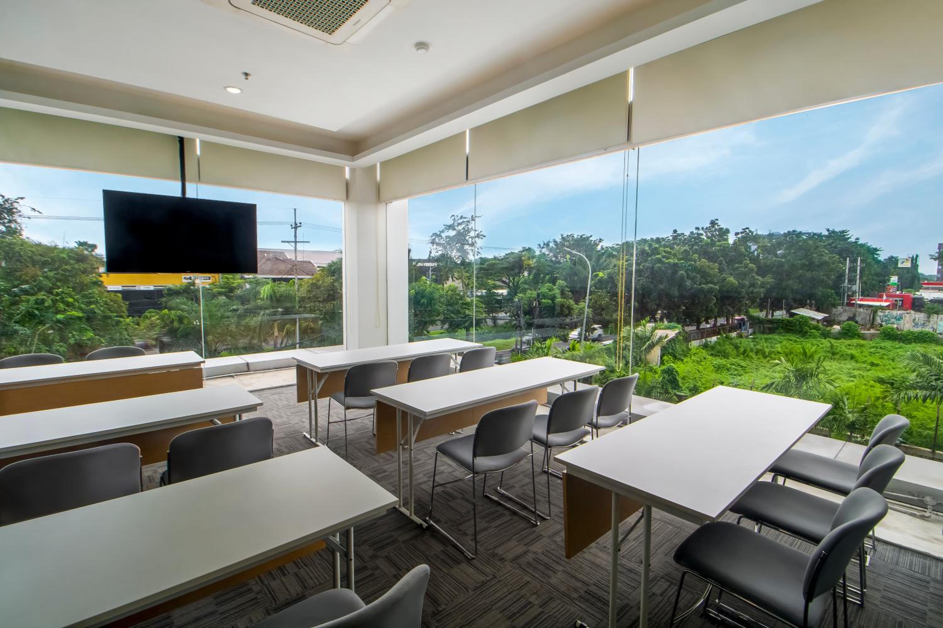 Фото Cleo Hotel Jemursari