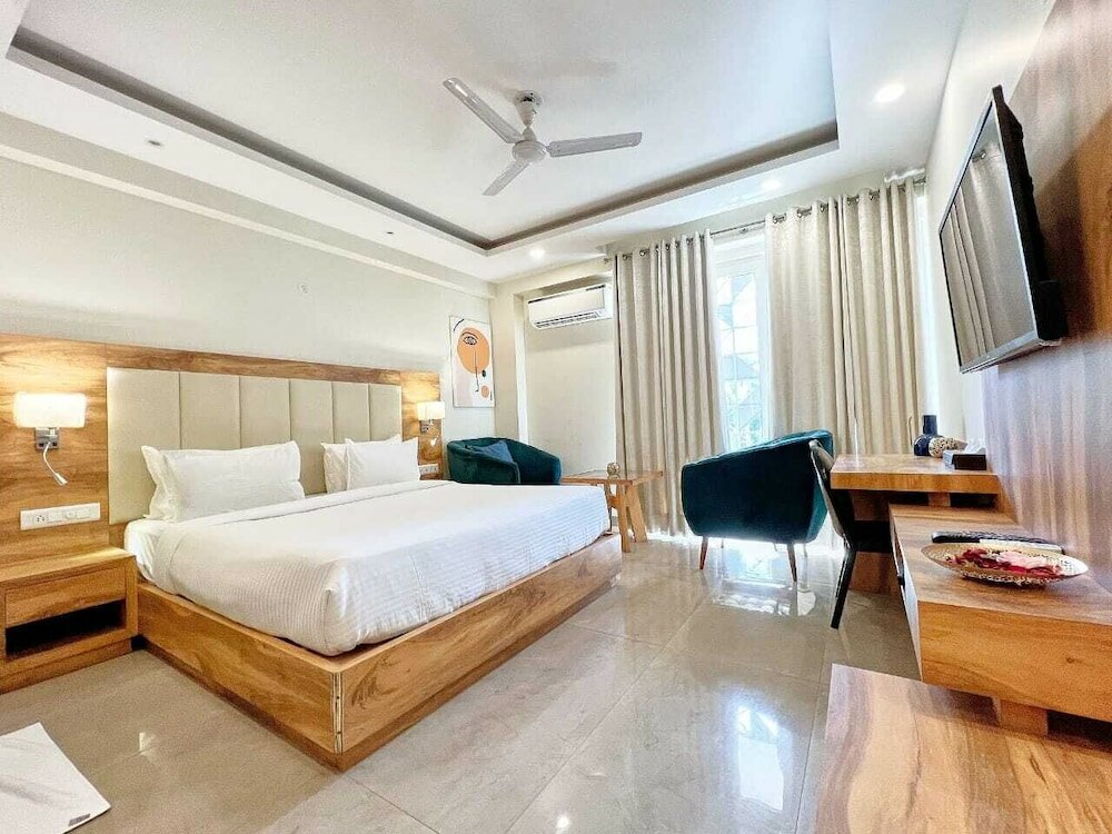 Фото Hotel Golf View Suites