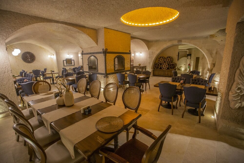 Фото Nino Cave Suites