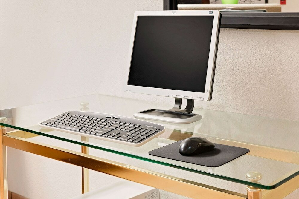 Фото Super 8 by Wyndham Metropolis