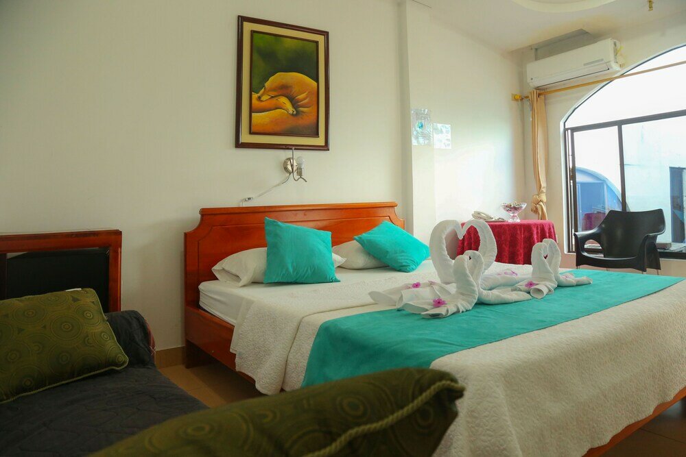 Фото Hostal Sir Francis Drake