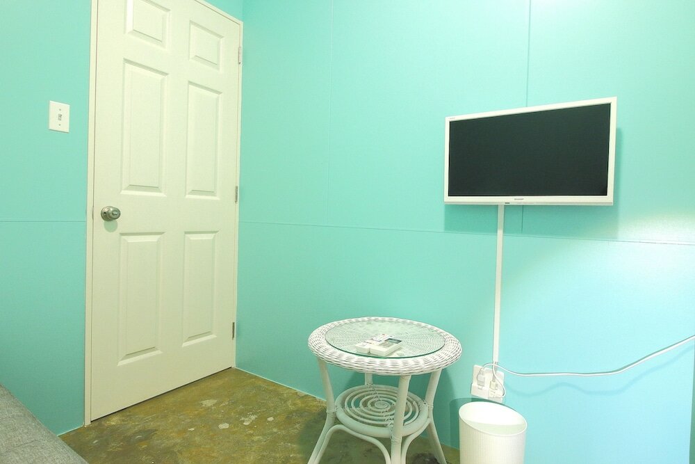 Фото Seawall Hostel