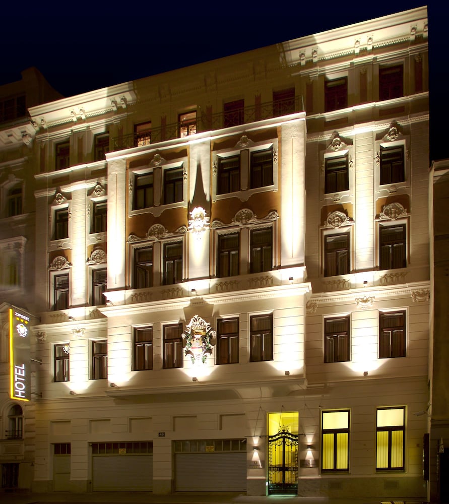 Фото отеля 1