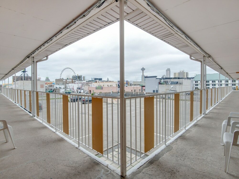 Фото Oyo Hotel Niagara Falls, On - Fallsview