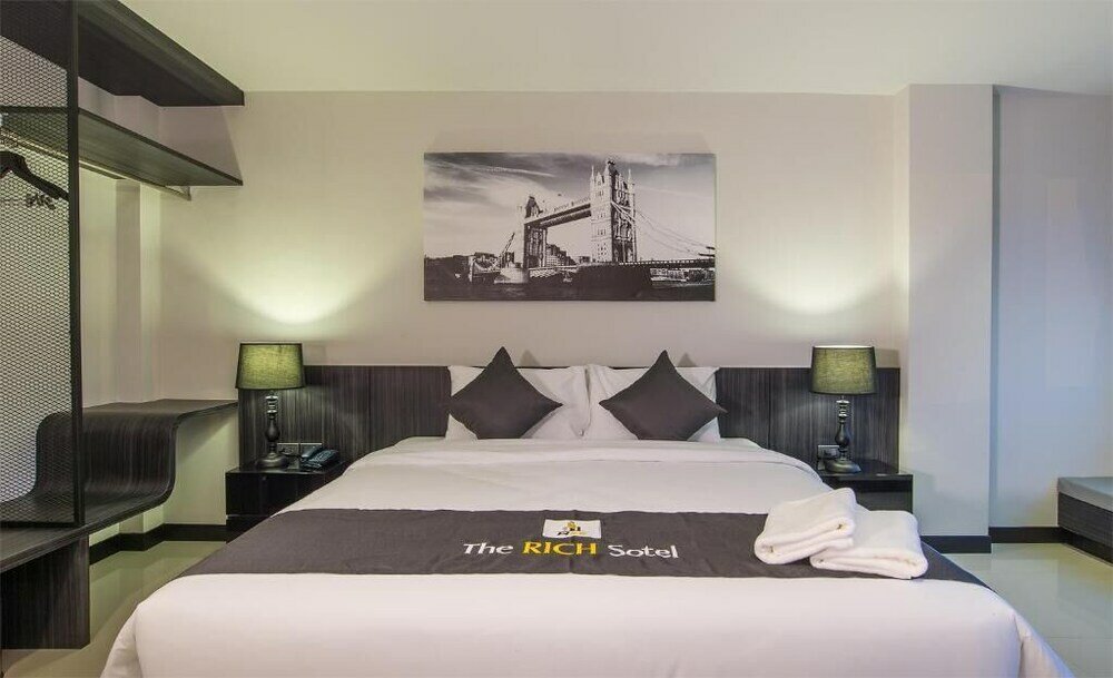 Фото The Rich Sotel