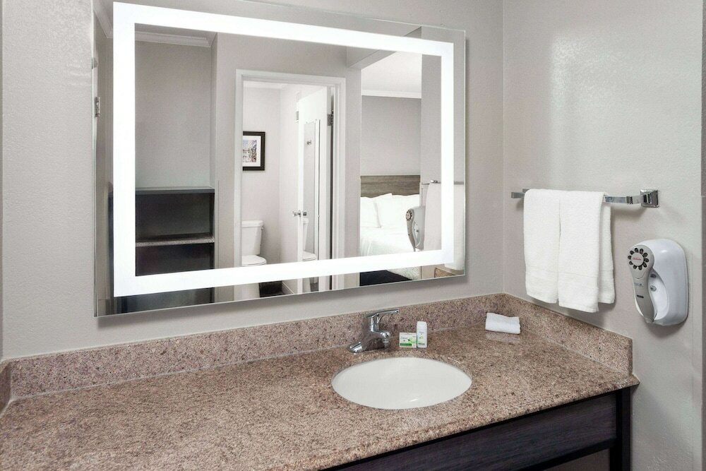 Фото La Quinta Inn by Wyndham Cleveland Independence