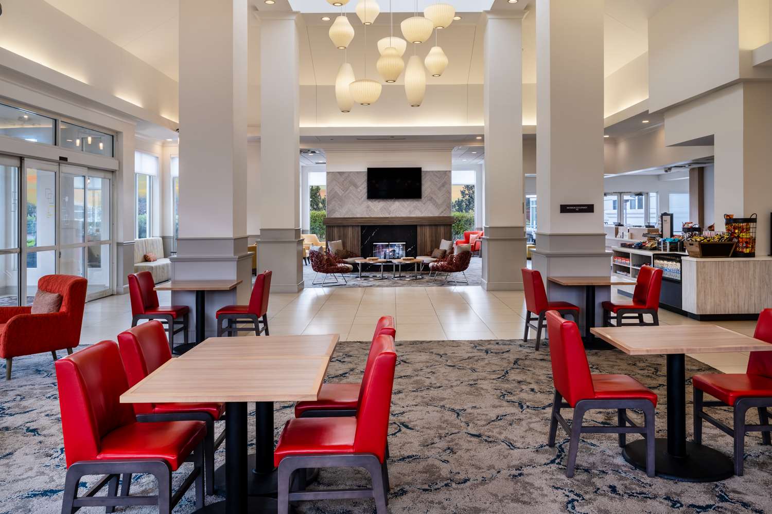 Фото Hilton Garden Inn Bakersfield