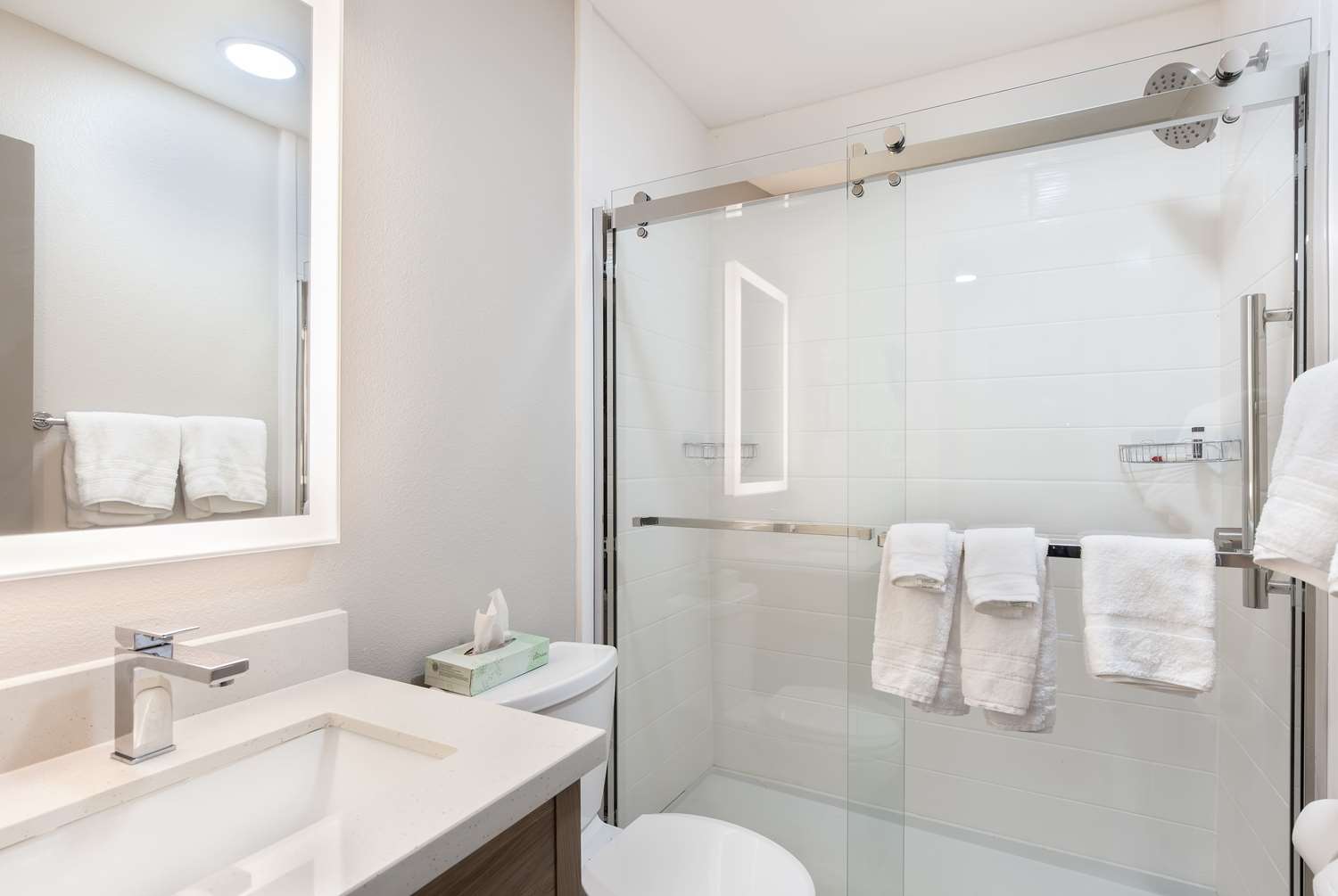 Фото Days Inn by Wyndham Red Bluff