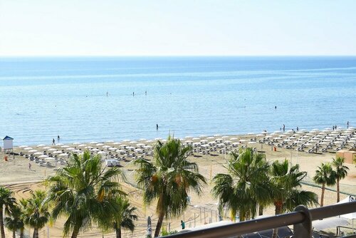 Гостиница Sun Hall Beach Hotel в Ларнаке