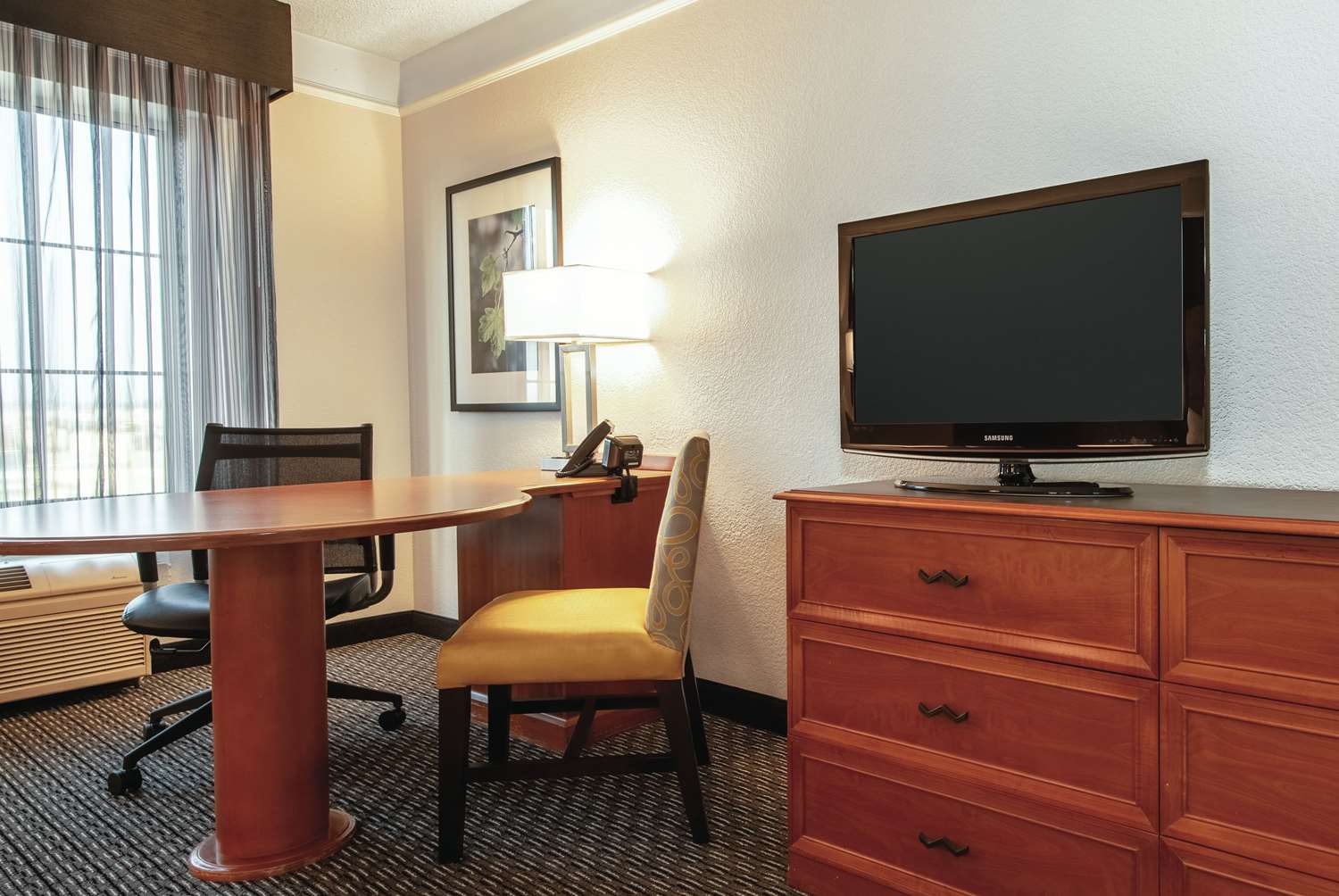 Фото La Quinta Inn & Suites by Wyndham Ontario Airport