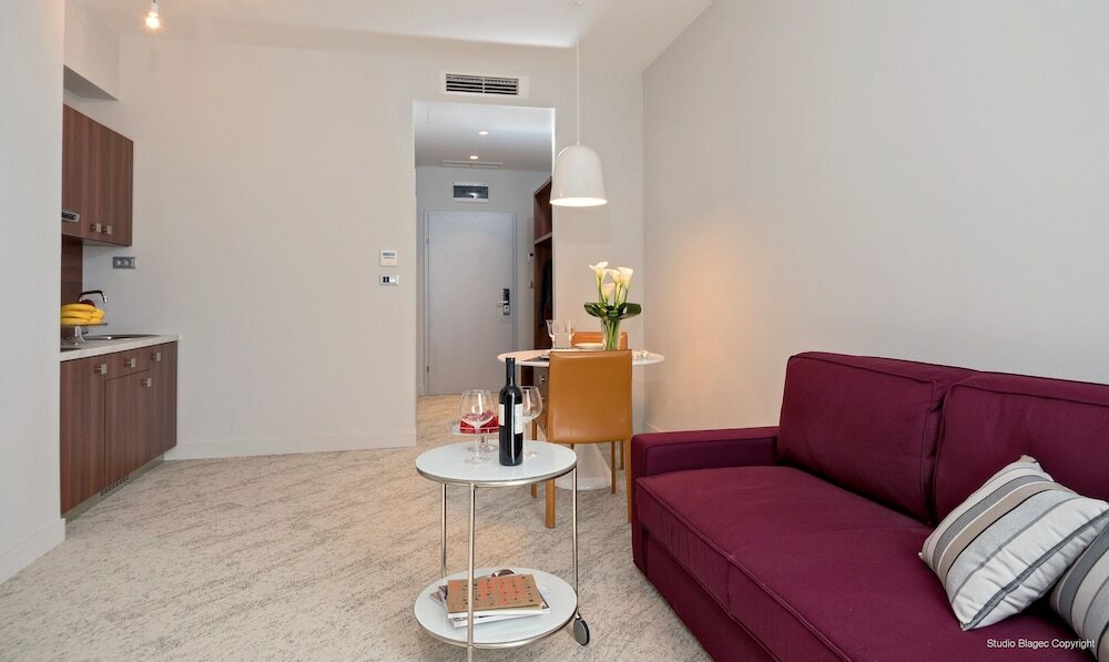 Фото Priska Med Luxury Rooms