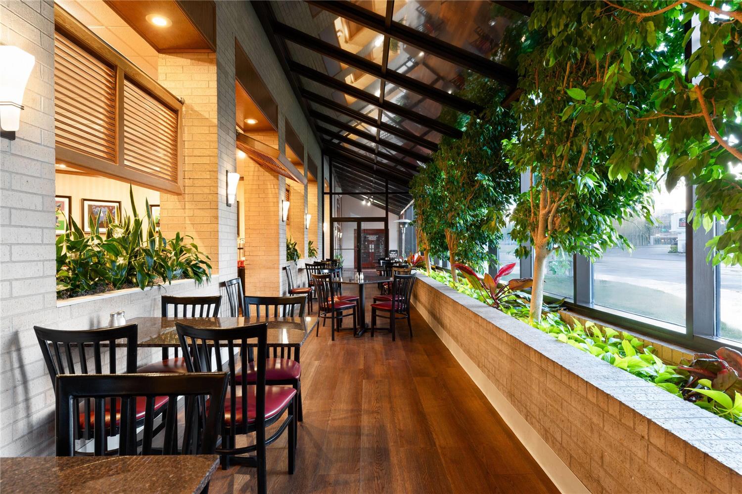 Фото Wyndham Riverfront Little Rock