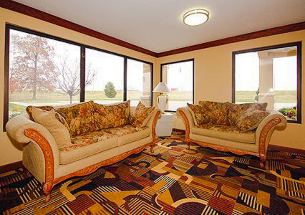 Фото Quality Inn & Suites Greenfield I-70