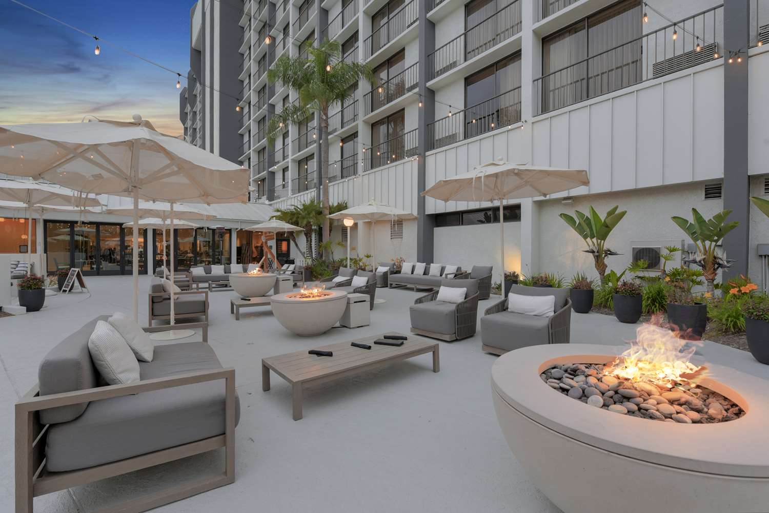 Фото Hilton Irvine Orange County Airport