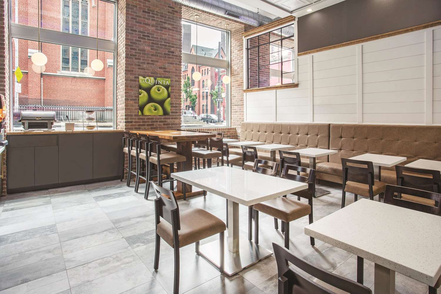 Фото La Quinta Inn & Suites by Wyndham Baltimore Downtown