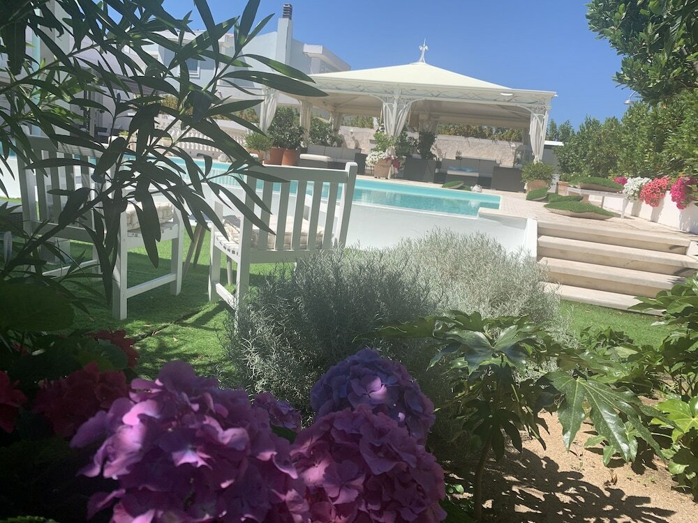 Фото White House Luxury Hospitality