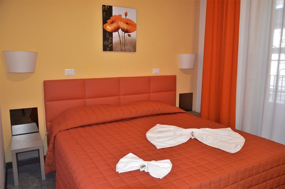 Фото Moonlight Hotel & Suites