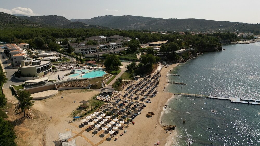 Фото Alexandra Elegance Bridging Generations