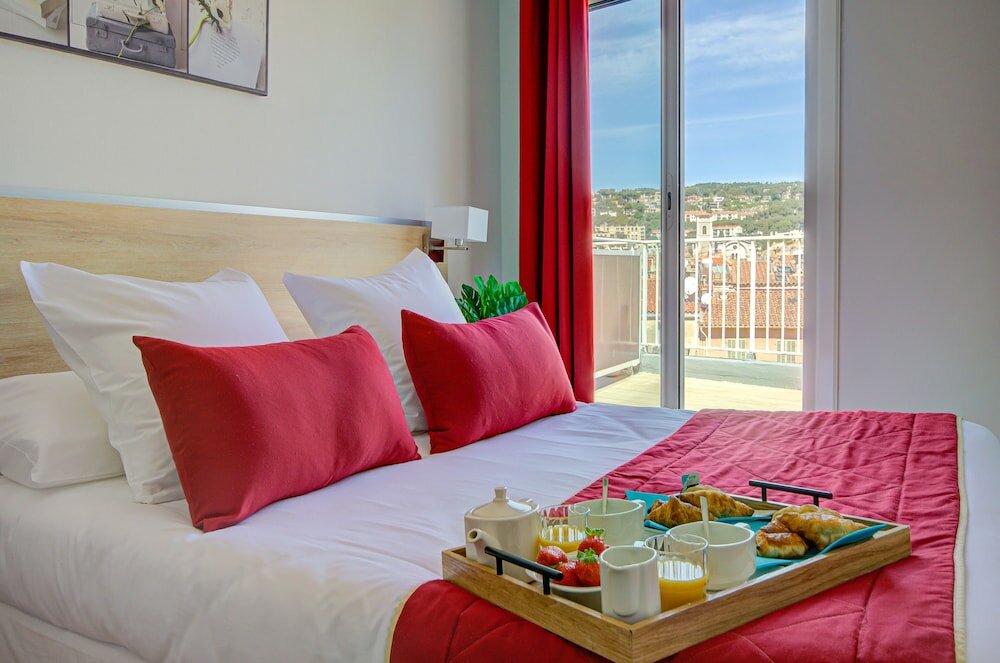 Фото Hotel Des Calanques