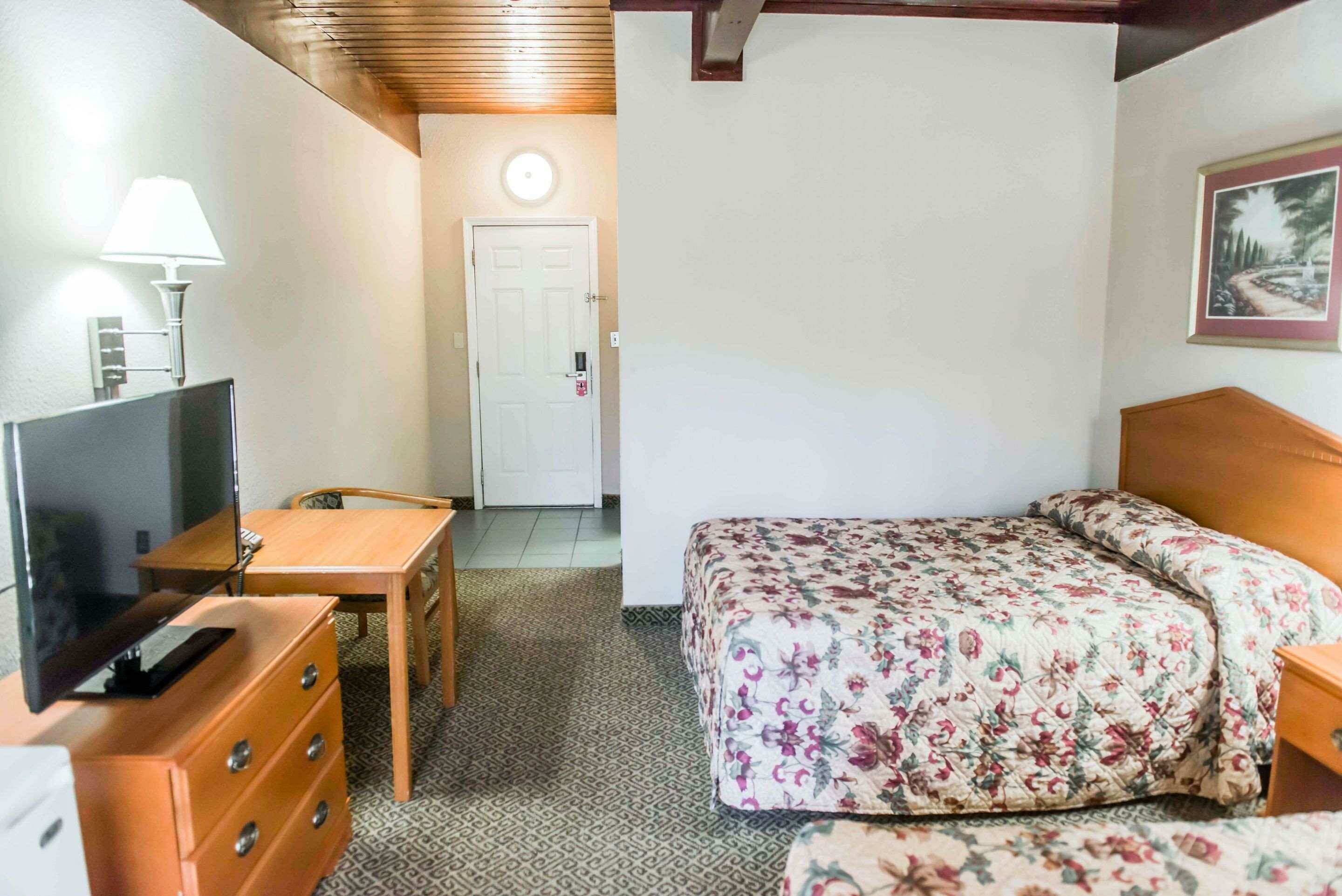 Фото Econo Lodge Tallahassee