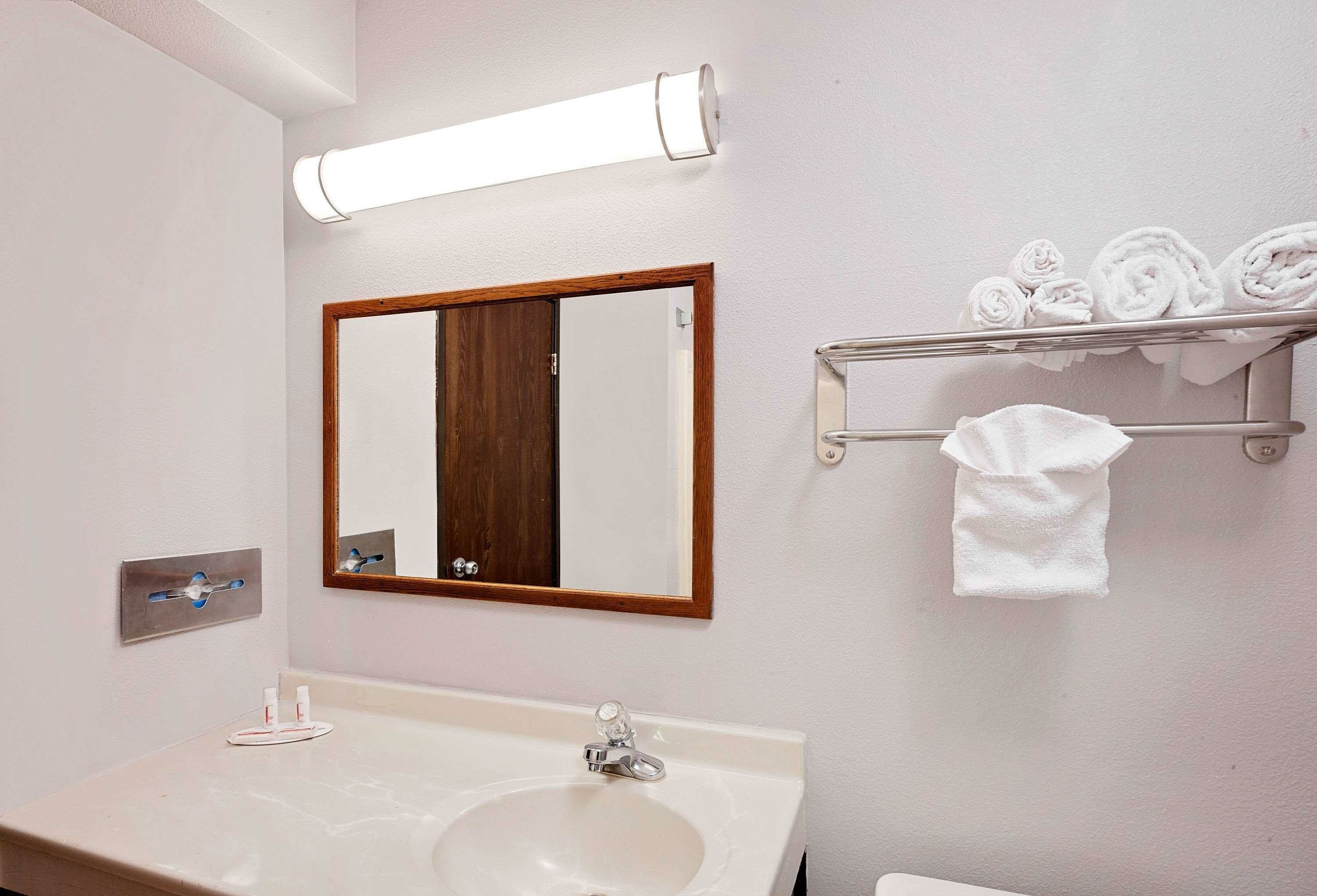 Фото Super 8 by Wyndham Fayetteville