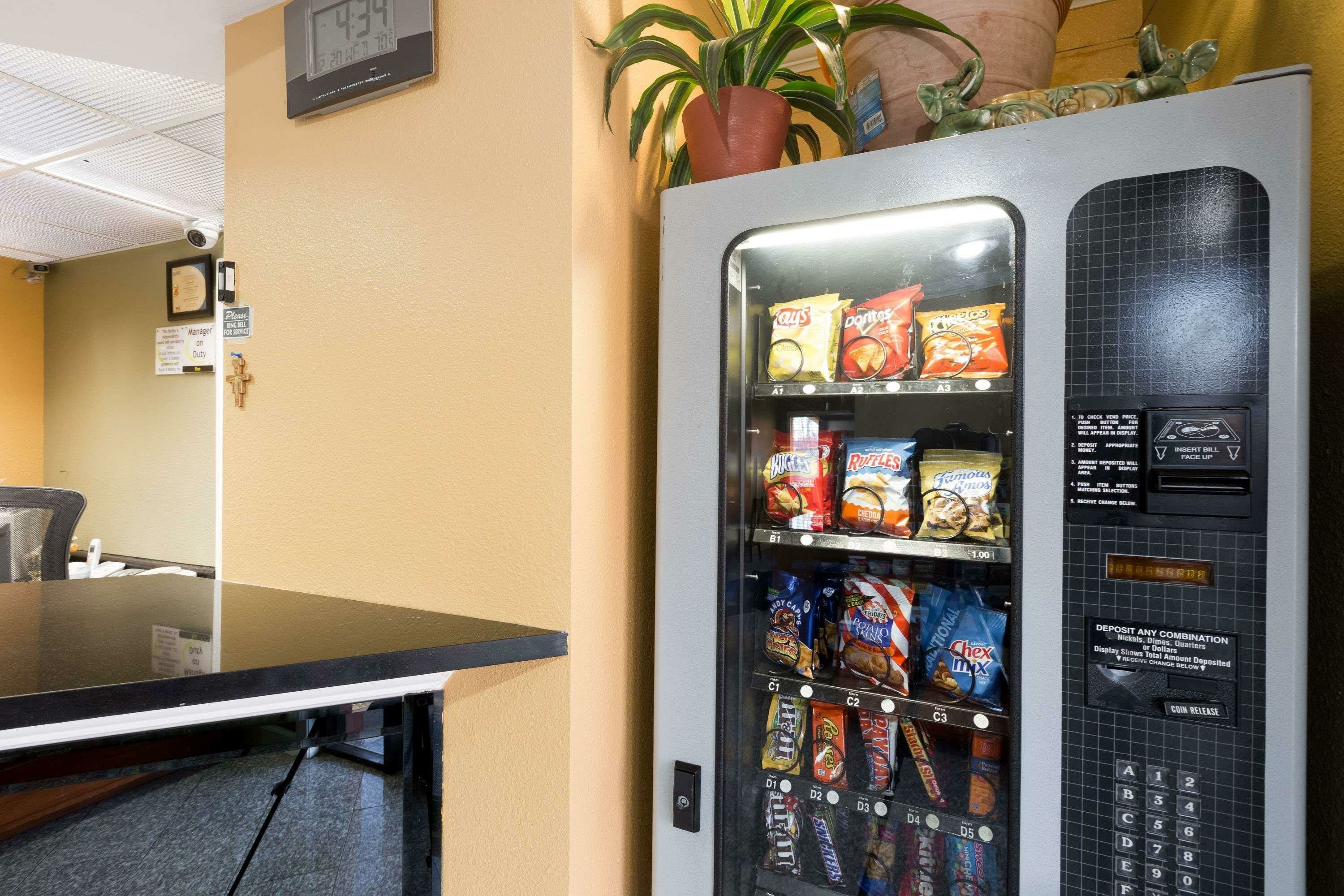 Фото Super 8 by Wyndham Indianapolis