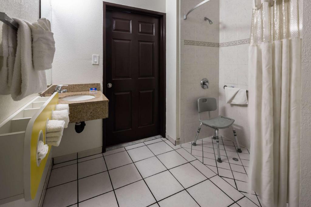 Фото Motel 6 Canoga Park, Ca