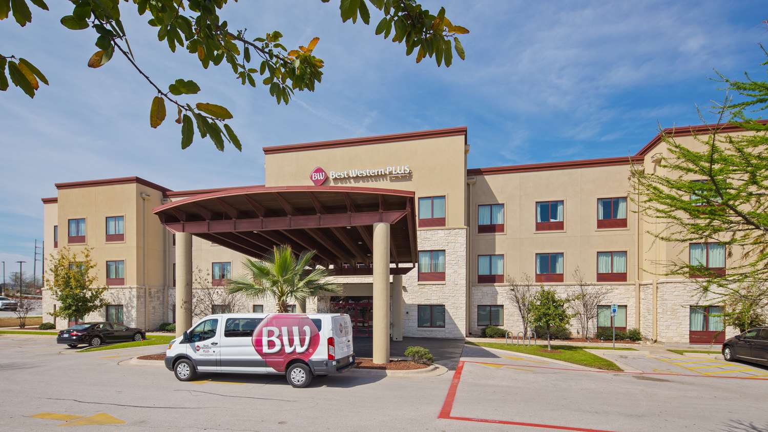 Фото Best Western Plus Austin Airport Inn & Suites