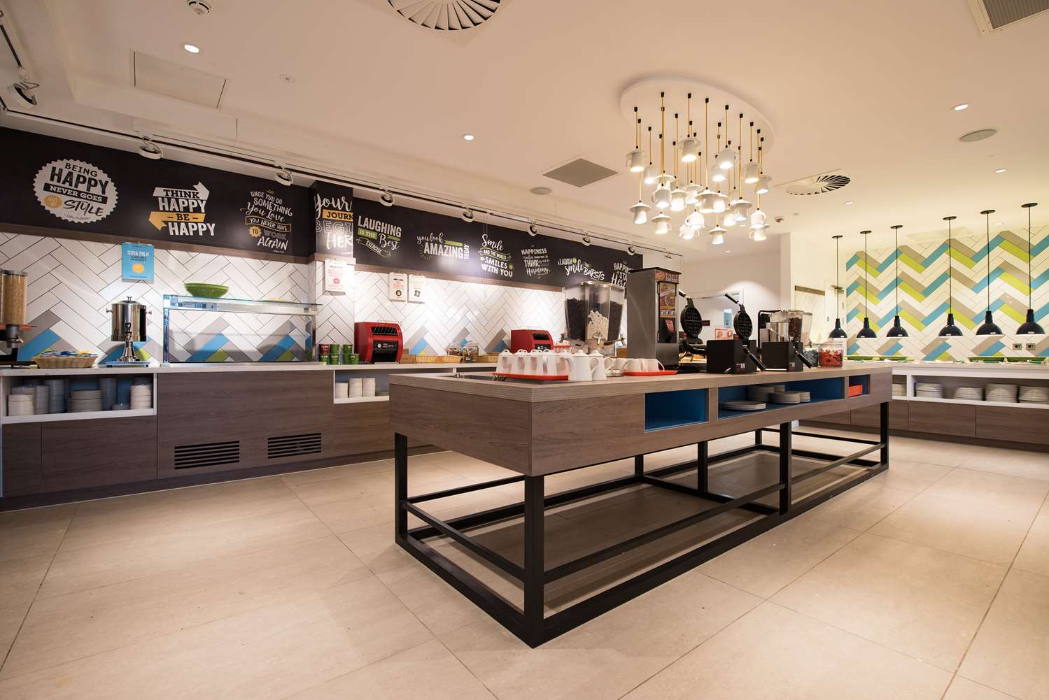 Фото Hampton by Hilton Edinburgh West End