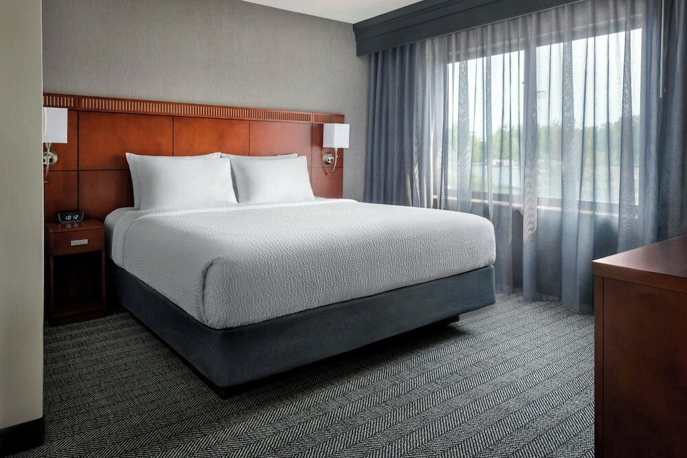 Фото Courtyard by Marriott Paramus