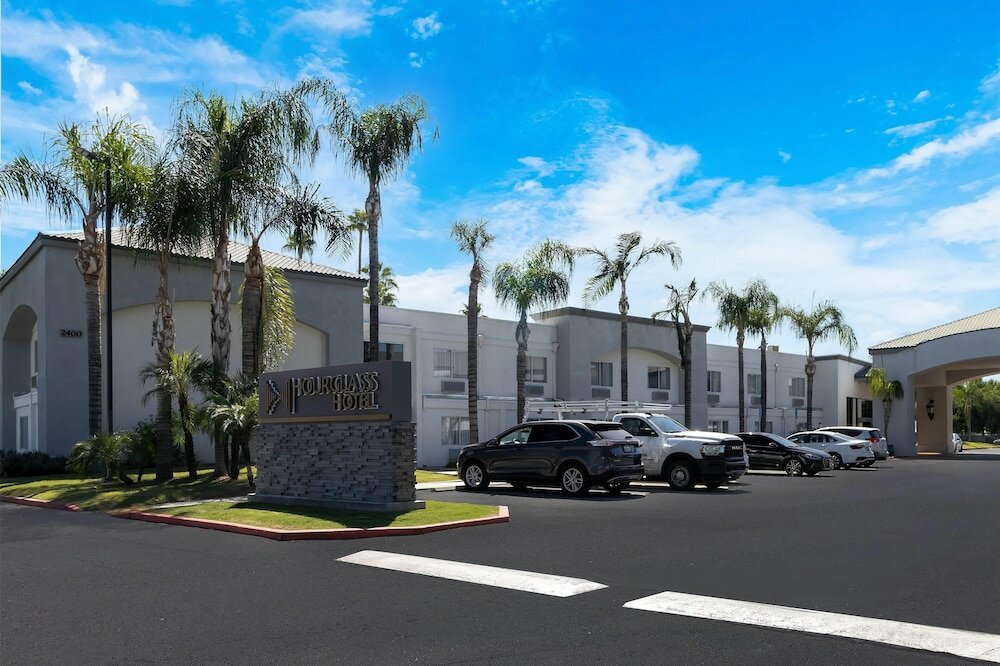 Фото Hourglass Hotel, Ascend Hotel Collection