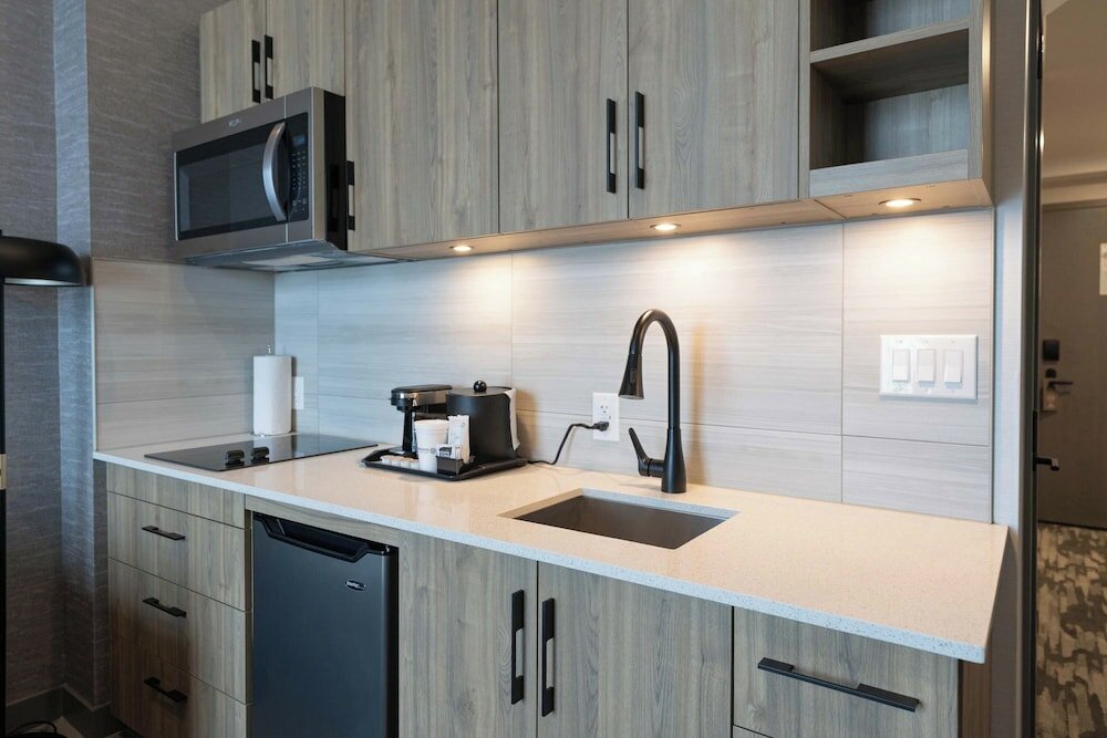 Фото Sandman Hotel & Suites Winnipeg Airport