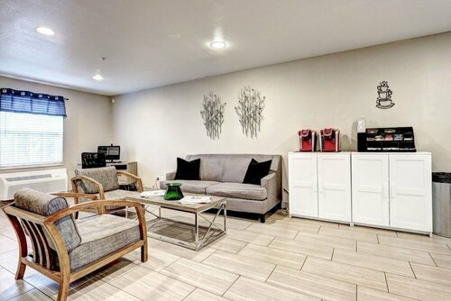 Гостиница Cottonwood Suites в Торнтоне