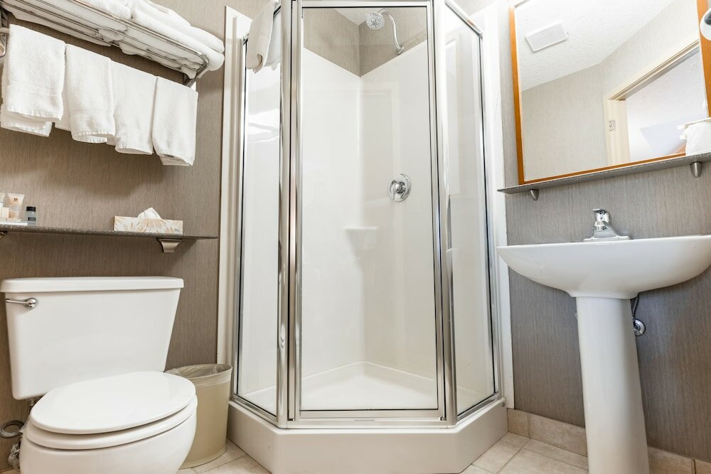 Фото Canmore Inn & Suites
