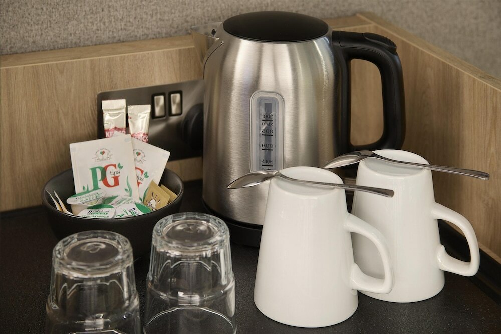 Фото Holiday Inn Express London - Newbury Park, an Ihg Hotel