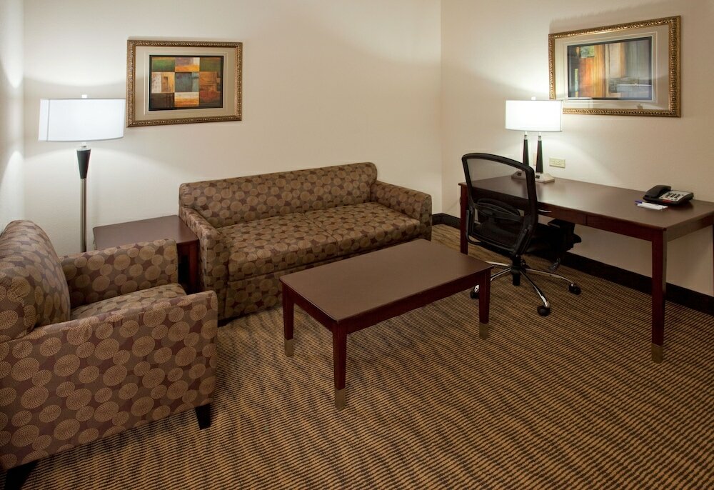 Фото Holiday Inn Express Hotel & Suites Austin South-Buda, an Ihg Hotel