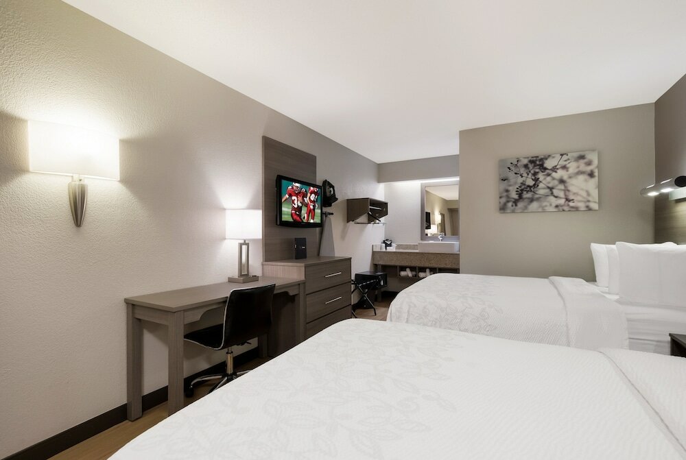 Фото Red Roof Inn Plus+ Chicago - Naperville