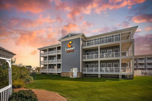 Гостиница Comfort Suites Chincoteague Island Bayfront Resort в Чинкотиге