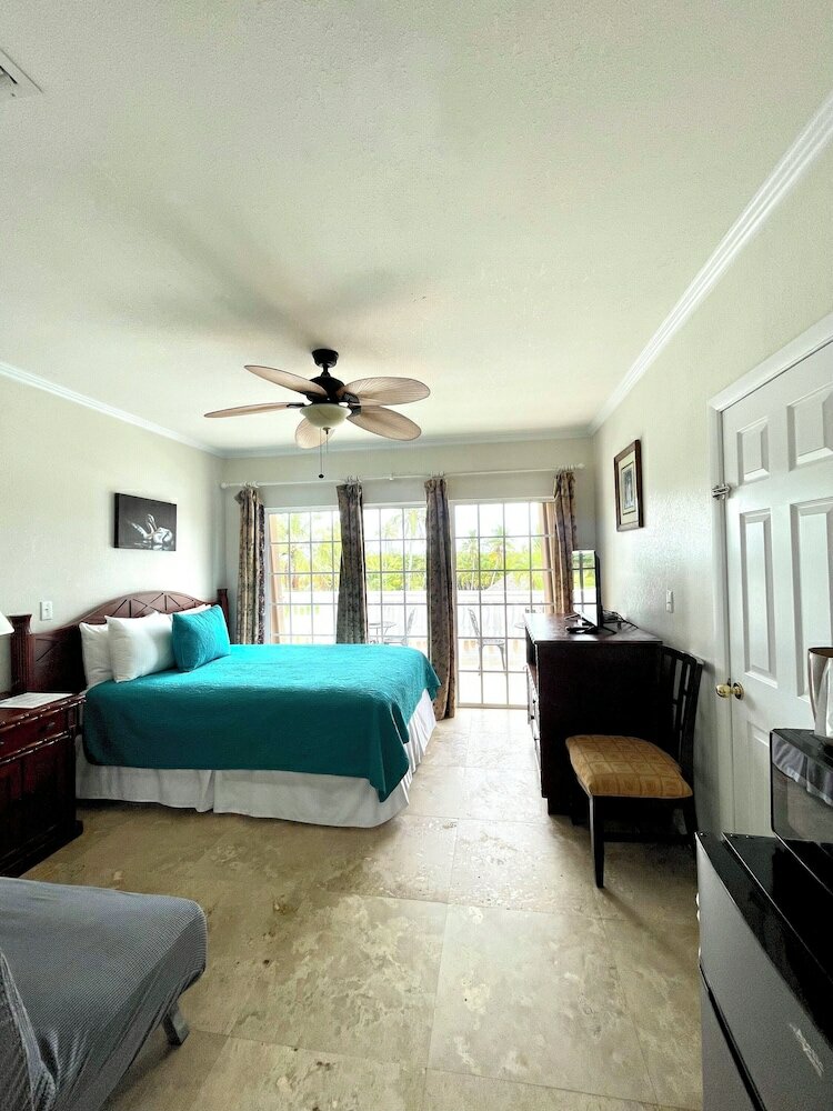 Фото Coconut Cove Resort and Marina