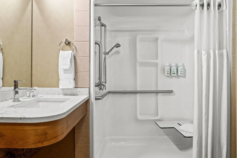 Фото Ramada by Wyndham Drumheller Hotel & Suites